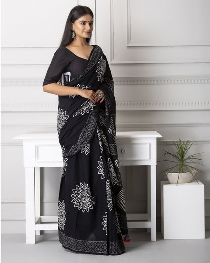 Printed Black n White Print Cotton MulMul Saree