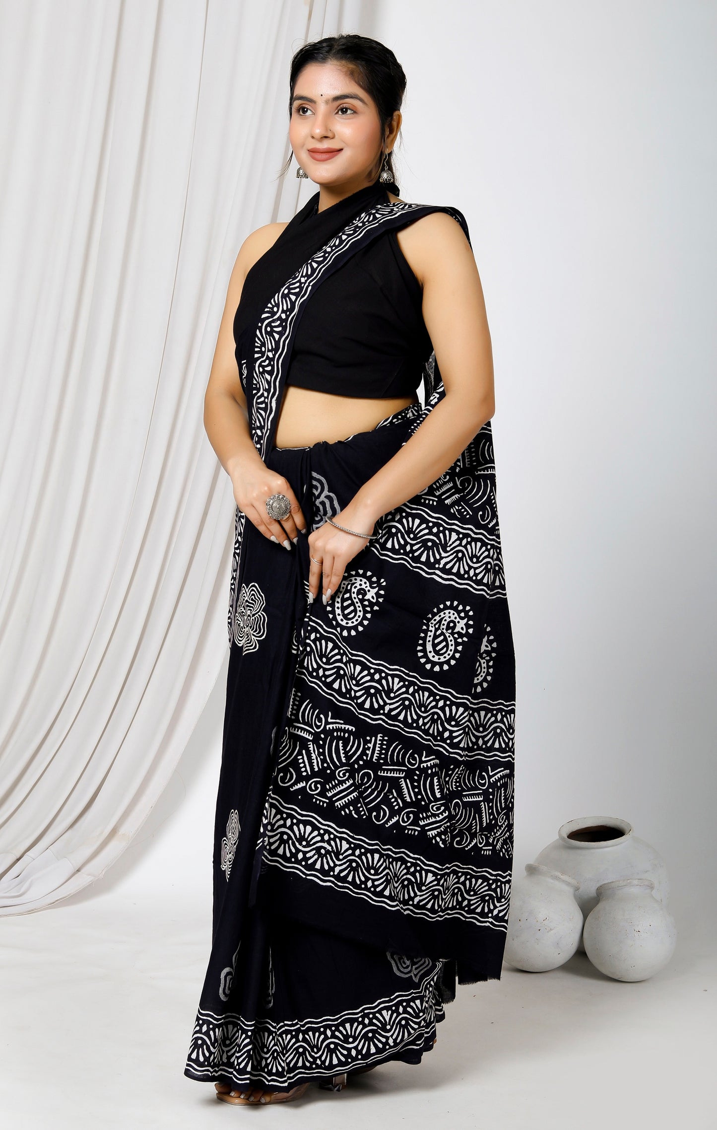 Printed Black n White Print Cotton MulMul Saree