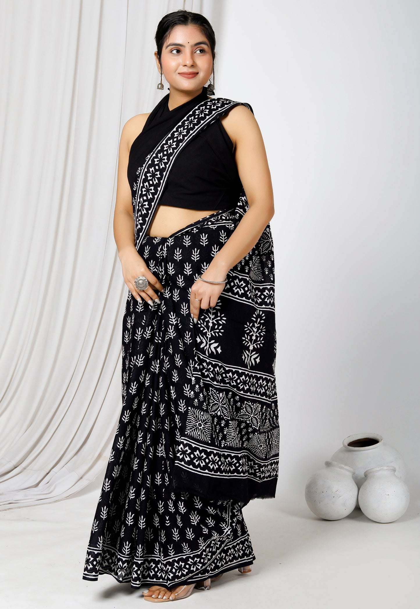 Printed Black n White Print Cotton MulMul Saree