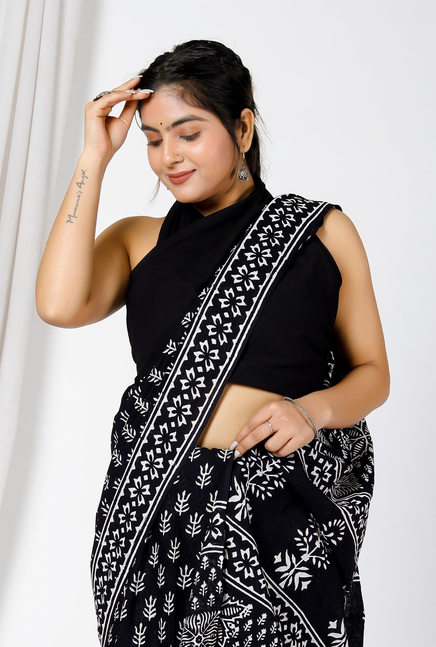 Printed Black n White Print Cotton MulMul Saree